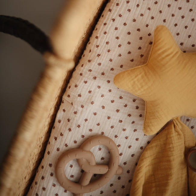 MTT-130, Mushie Pretzel Teether 
